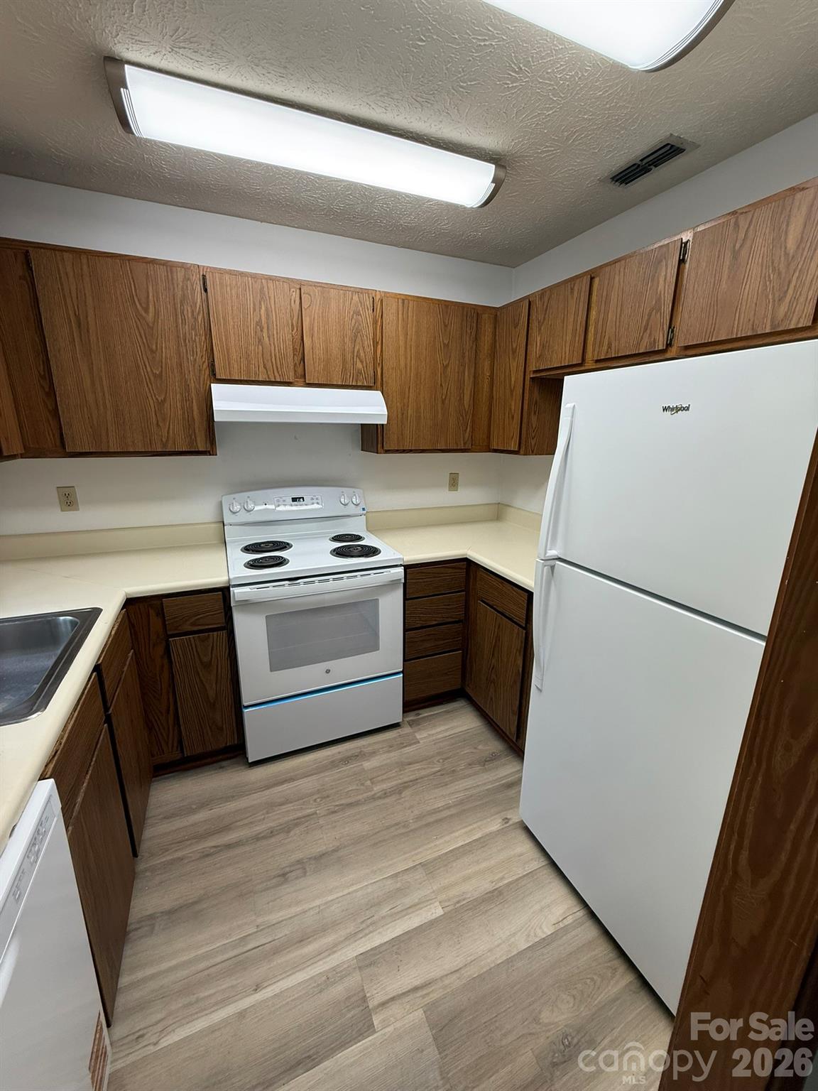 581 Courtwood Lane 6