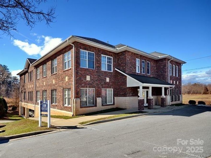 Introducing an exceptional investment opportunity in the heart of Hendersonville! This 2,583 SF office building, built in 2004, presents a prime location and ample space. Zoned C1SU, it offers versatility and potential for a range of office uses. With a single tenancy, this property provides a great opportunity for an office building investor seeking a well-maintained and modern space in a thriving area. Explore the possibilities with this attractive and strategically positioned property.