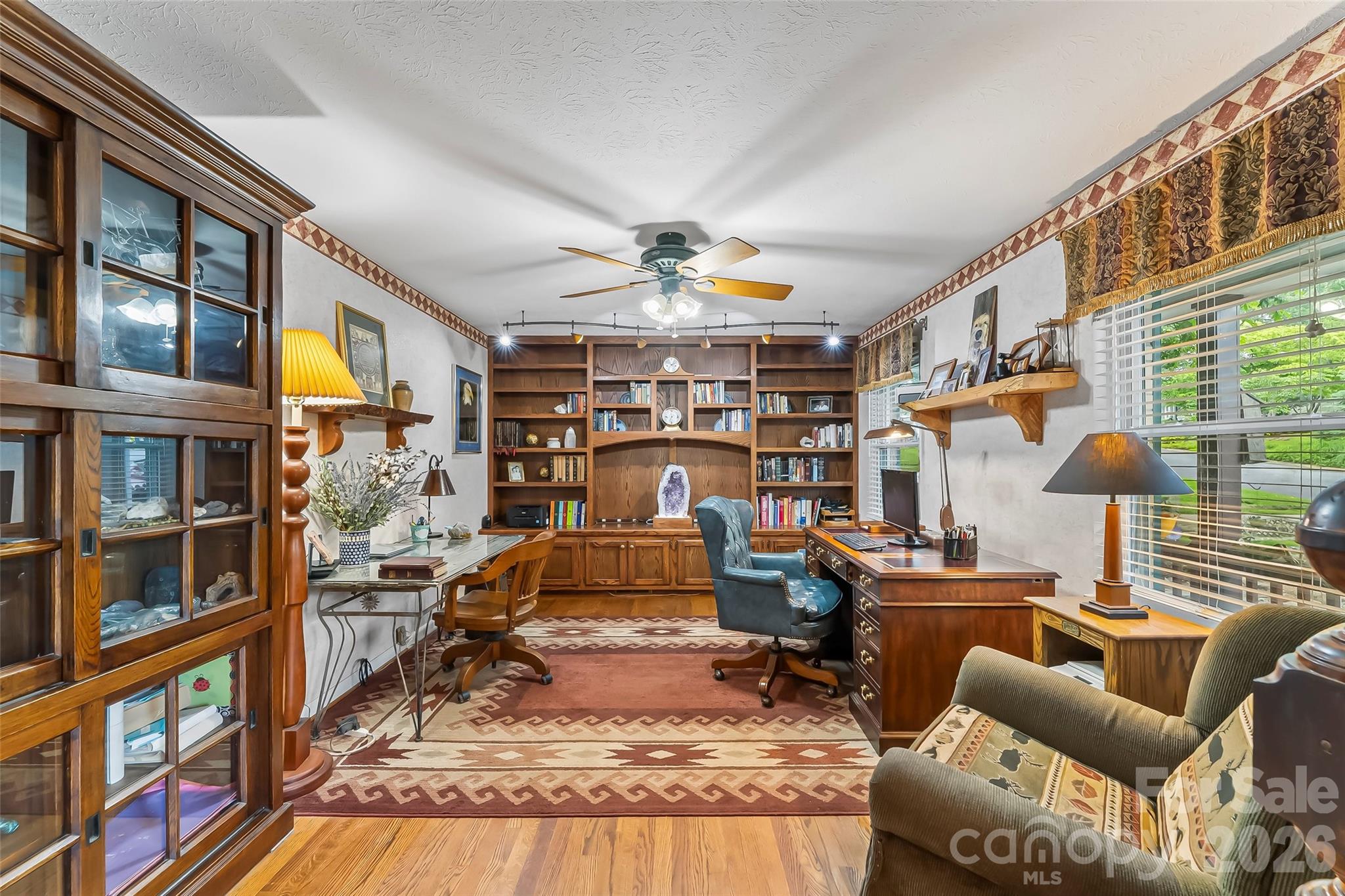 10 Oak Leaf Lane