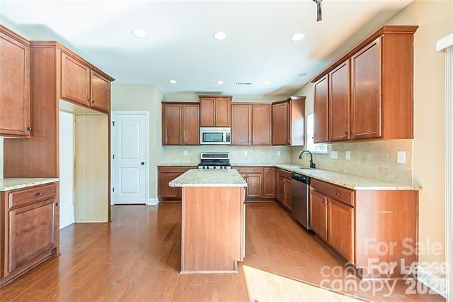 2003 Fallondale Road