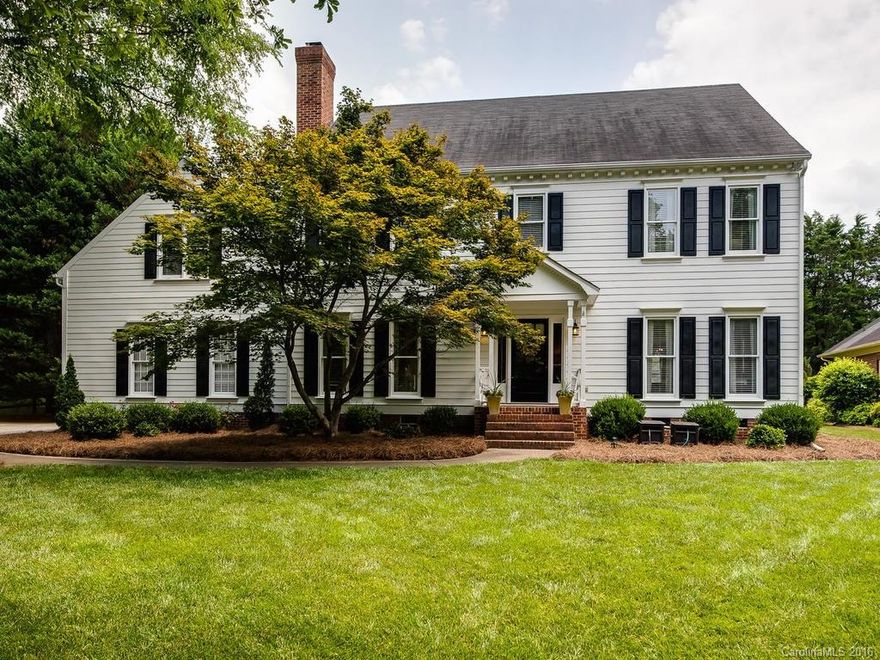 Current owners have done the work for you!! Updated 2 story in desirable Penshurst neighborhood of Park Crossing.  Kitchen features new stainless steel appliances, granite countertops, painted cabinetry, wall opened between family room and kitchen.  Fabulous master bath renovation includes marble countertops, free standing tub, separate shower with marble flooring.  Wonderful covered rear porch overlooks .44 acres level lot.  Use of swim and tennis requires membership.