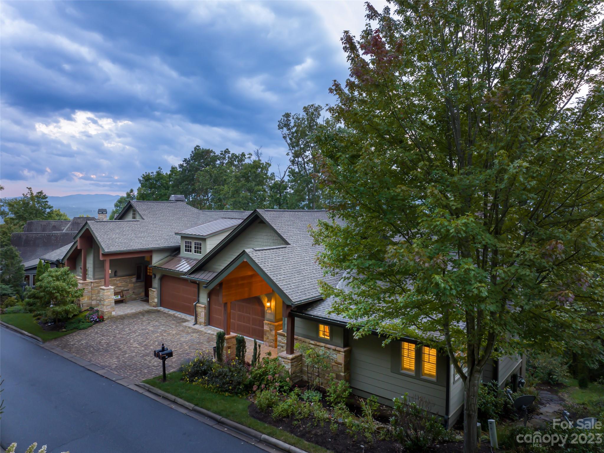 Reynolds Mountain - Residential