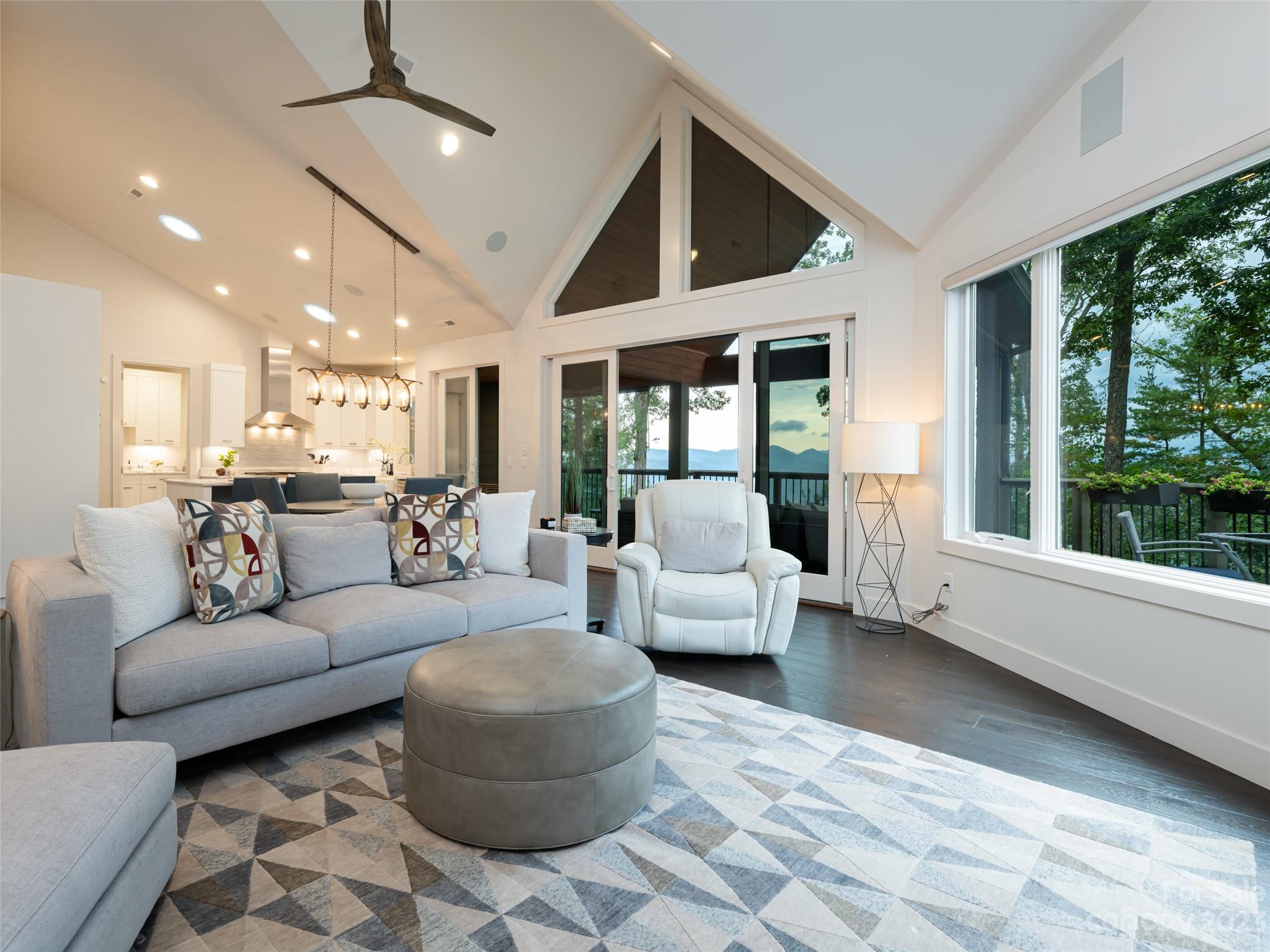 Reynolds Mountain - Residential