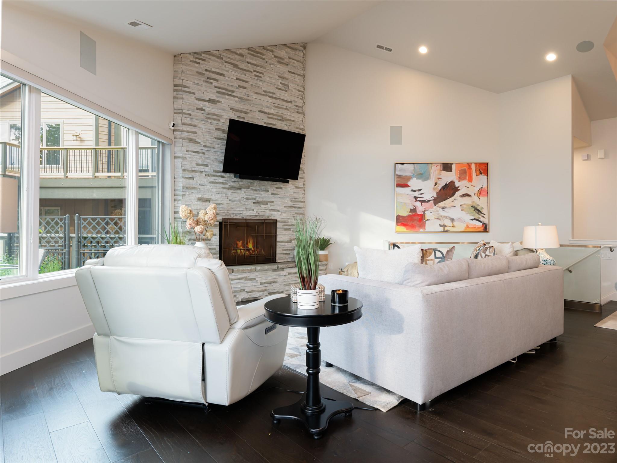 Reynolds Mountain - Residential