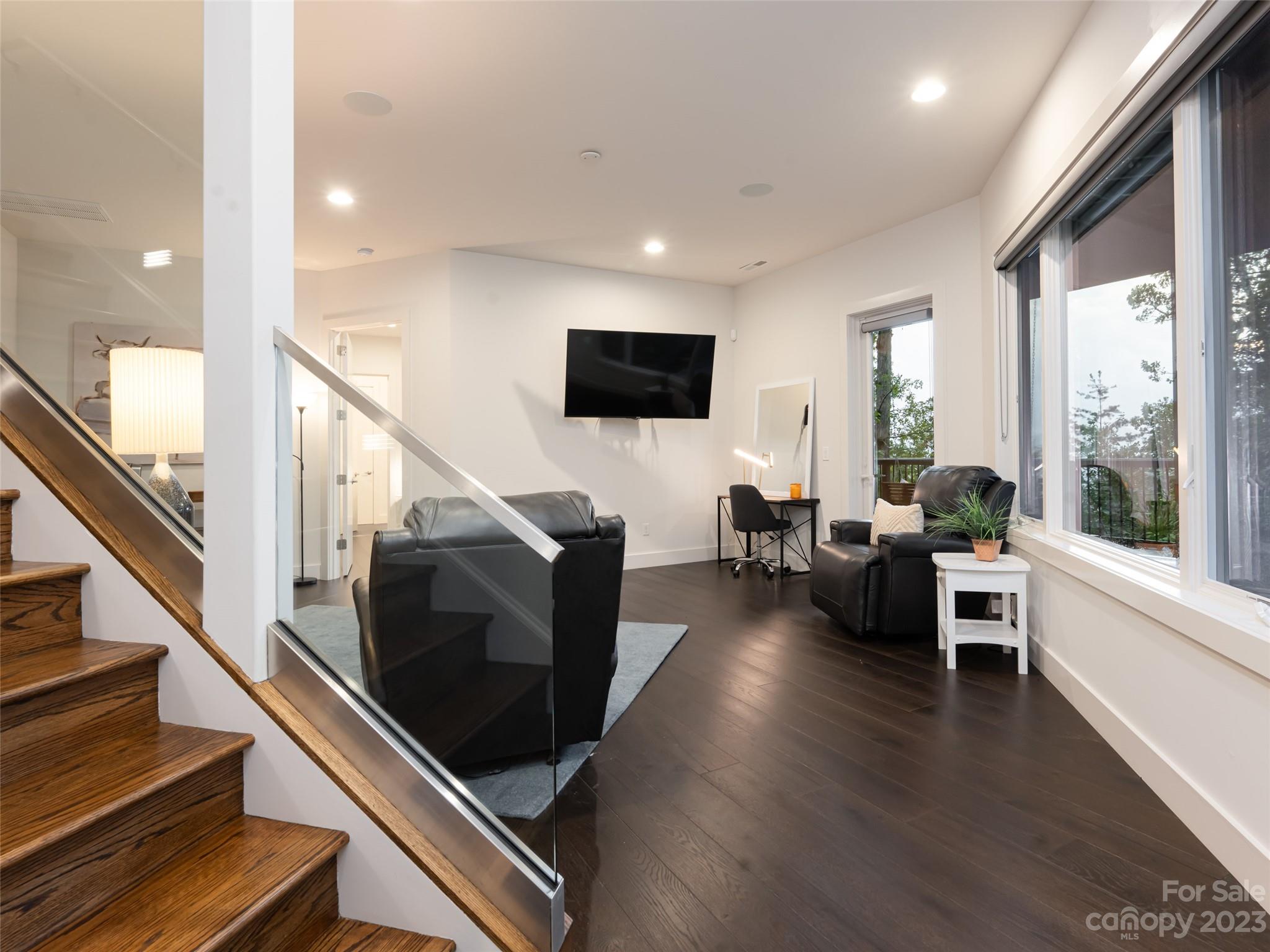 Reynolds Mountain - Residential