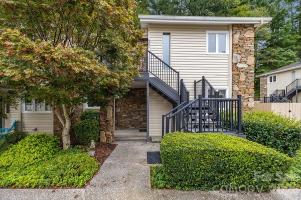 341 BRITTON CREEK DR, HENDERSONVILLE, NC 28791 - Image e1d8cb273b5ccefa6f4319d922f0812f/2302469770