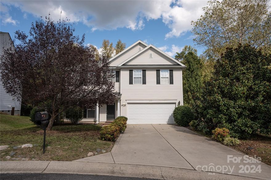 Home located in the established and desirable Bethelfields neighborhood. Don't miss out on this property!
Located on a Cul-de-sac in the Award-winning Clover School District, close to shopping, Lake Wylie and so much more! The first floor features a dining room, an open kitchen with a gas cooktop and double ovens, a breakfast area with a bay window, a large living room, a flex/office, and a remodeled half bath. Upstairs you will find a Spacious Primary Bedroom with 2 closets with large bathroom featuring a garden tub and shower, three additional bedrooms with walk-in closets, a full bathroom, and a laundry room. Escape to the large back patio while enjoying the privacy of the woods and enjoy the peace and quiet! The home has new plumbing and updated fixtures. Seller willing to offer 10k concession with an acceptable offer.