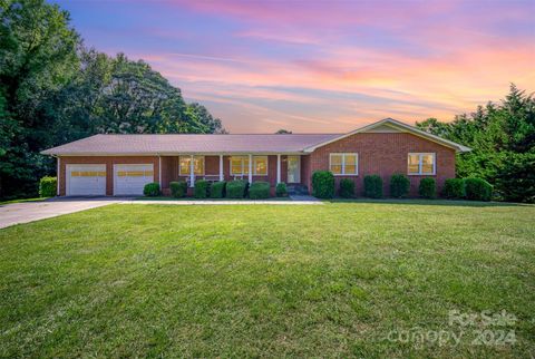 1418 Oakwood Avenue Kannapolis NC 28081