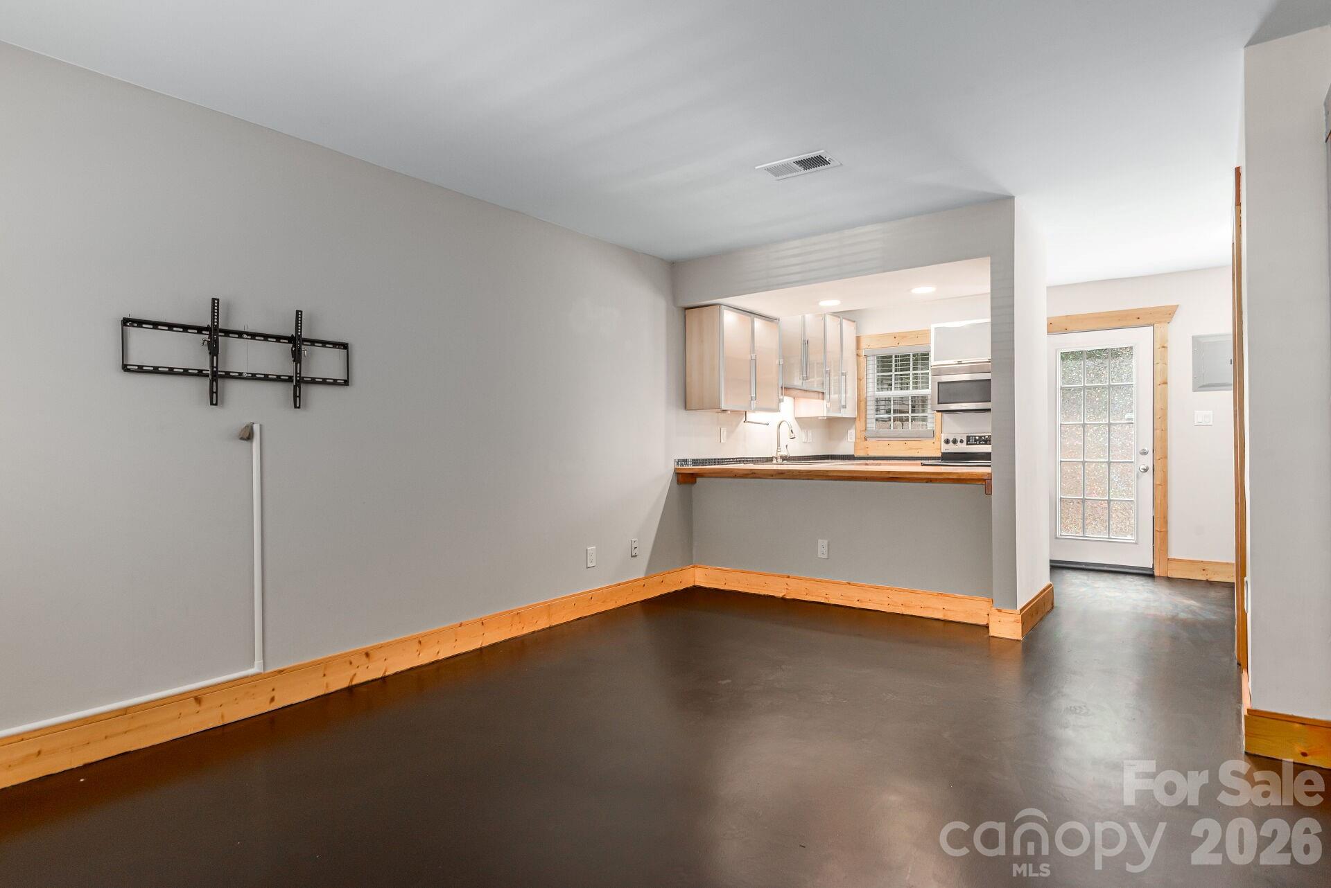 636 Chipley Avenue 8