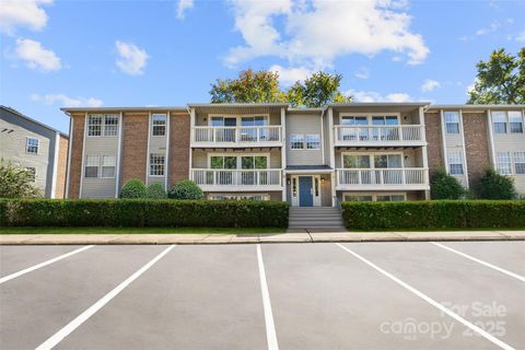 Photo of 1634 Arlyn Circle #J, Charlotte, NC 28213 (MLS # 4309452)