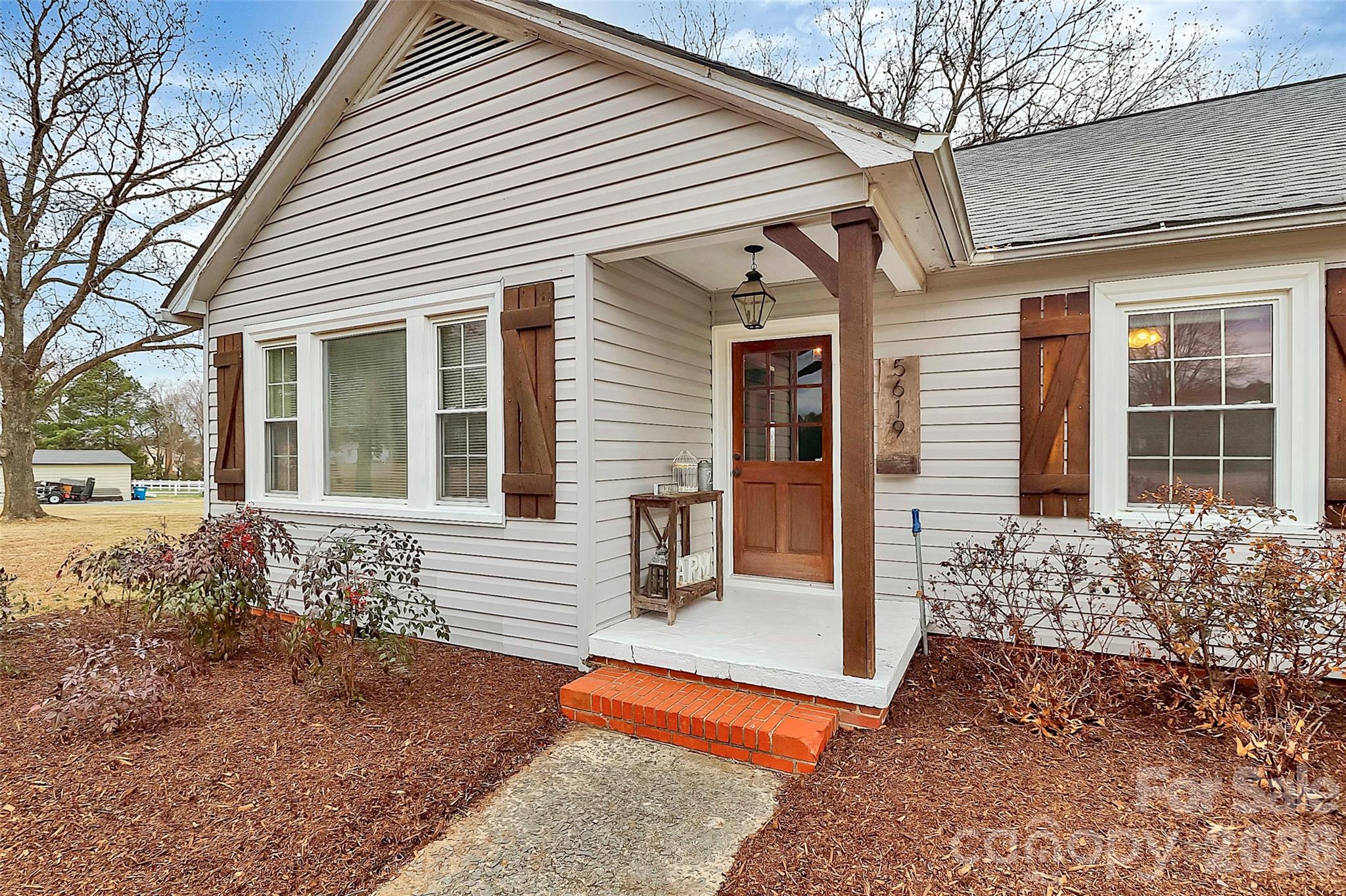 5619 E Highway 218 Highway