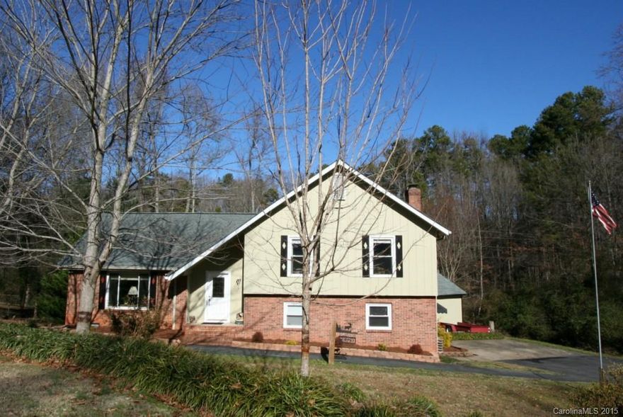 Incredible home on .68 acre wooded lot. This home has been completely updated! Formal LR & DR feature gorgeous antique HWs, eat-in kit features ceramic tile flooring, granite tile counters.  All baths have been updated. Huge GR features a vent free gas log fp, wet bar. Mud room (heated), laundry rm, new roof 2013, 16 x 20 screened porch, 10 x 20 deck.  Too many upgrades to mention. This immaculate home is completely move-in ready. A must see!  1 yr home warranty included.