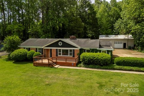 5100 Crestland Avenue Charlotte NC 28269