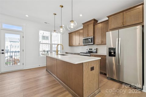 3640 S Tryon Street 24 Charlotte NC 28217