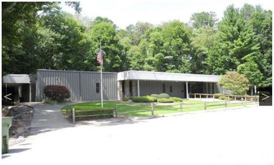 Former ABCCM Corporate Office Building.  Exceptionally large parcel in Prime Commercial location with well-maintained office building (8,900/sf).  Expansive paved lot.