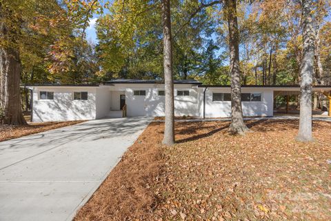 Photo of 8625 Cedarbrook Drive, Charlotte, NC 28215 (MLS # 4328510)