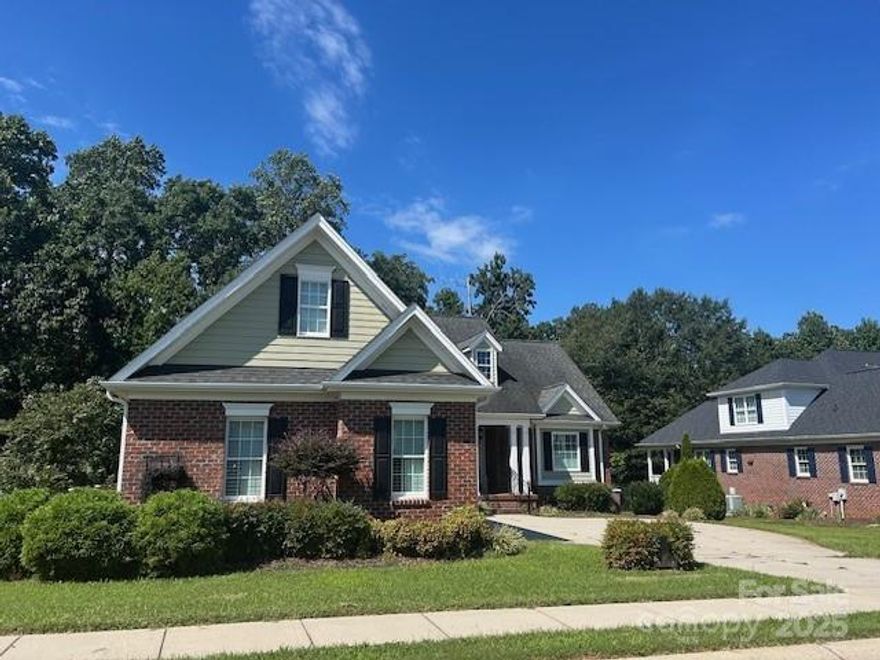 Patio Home in Magnolia Plantation with 3BR's, 2 Baths.  1st Floor has LR w/ vaulted ceiling, FP w/ gas logs, DR, Kitchen w/ Breakfast area, Granite countertops, and lots of cabinet space and pantry,  Laundry room w/ sink, primary BR w/ bath and walk in closet.  Primary bath has double sinks, shower, tub and commode.  2 more BR's and bonus room upstairs.
