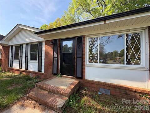 Photo of 800 Carrington Drive, Charlotte, NC 28214 (MLS # 4373791)