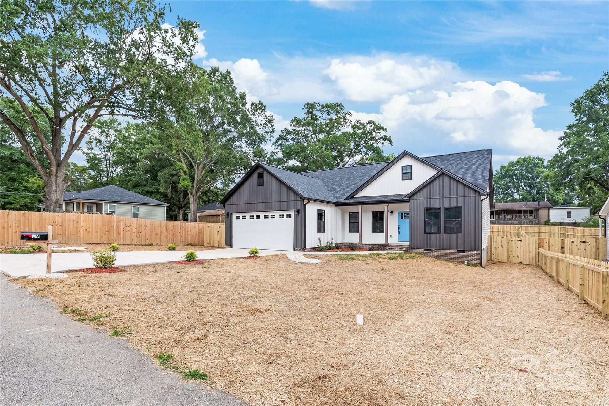 19 Lakewood Court NW