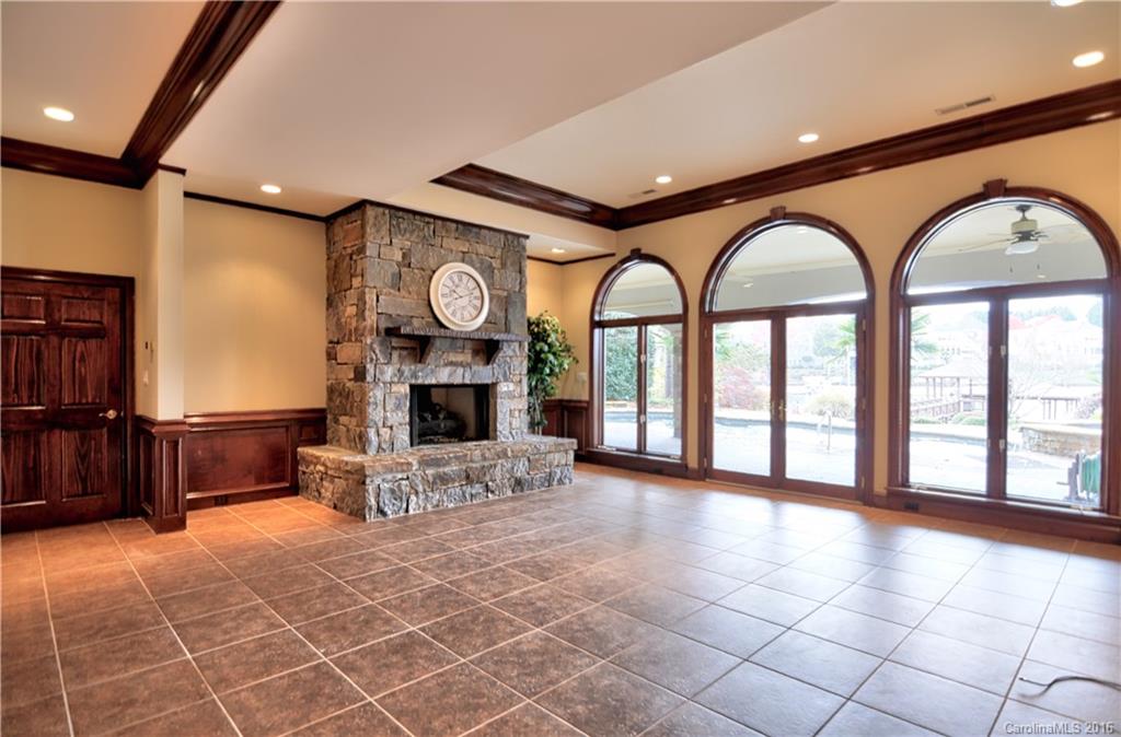 The Peninsula - Residential