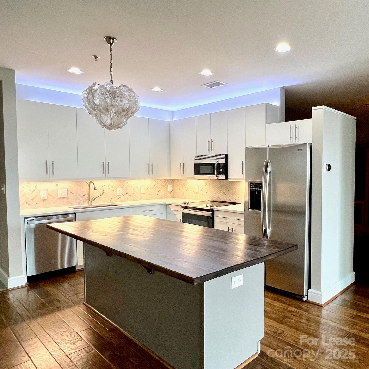 333 W Trade Street W 1501