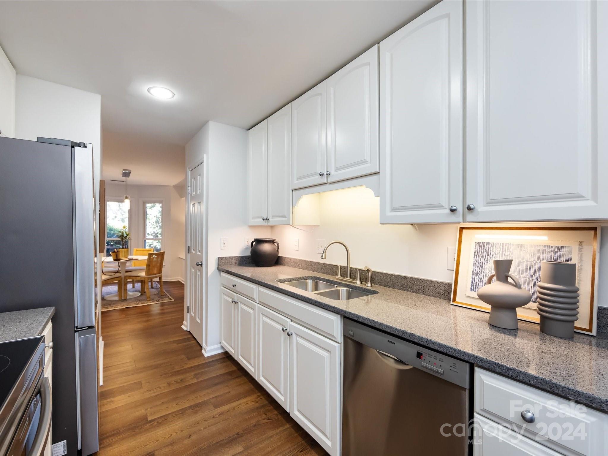 601 Queens Condominiums - Residential