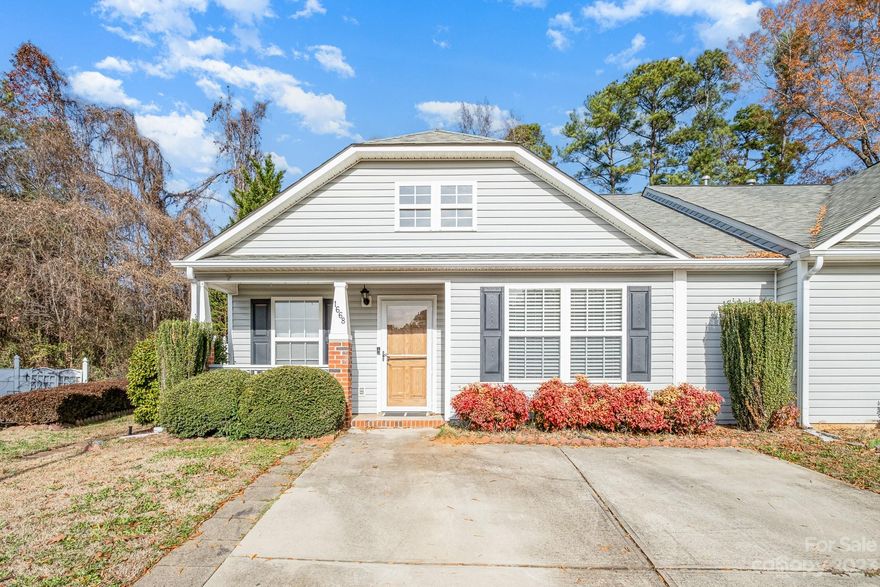 Adorable 3 bedroom 2 bath one floor townhome in popular Herlong Ridge. Enjoy SC weather on the screen porch and the privacy of the fenced back yard. Living Room, Eat in Kitchen, En Suite Primary with walk in closet, 2 secondary bedrooms. Convenient to medical, Shopping and Restaurants.