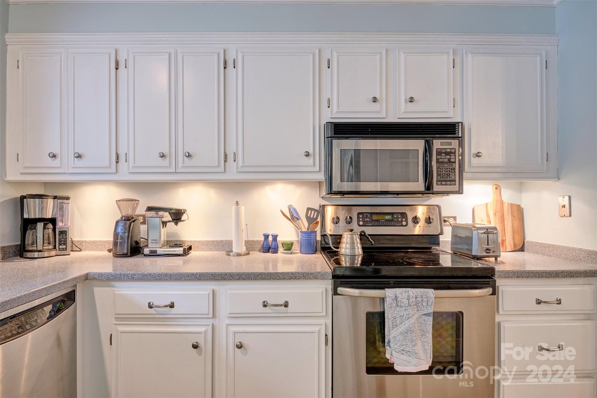 RIVER HILLS - Residential