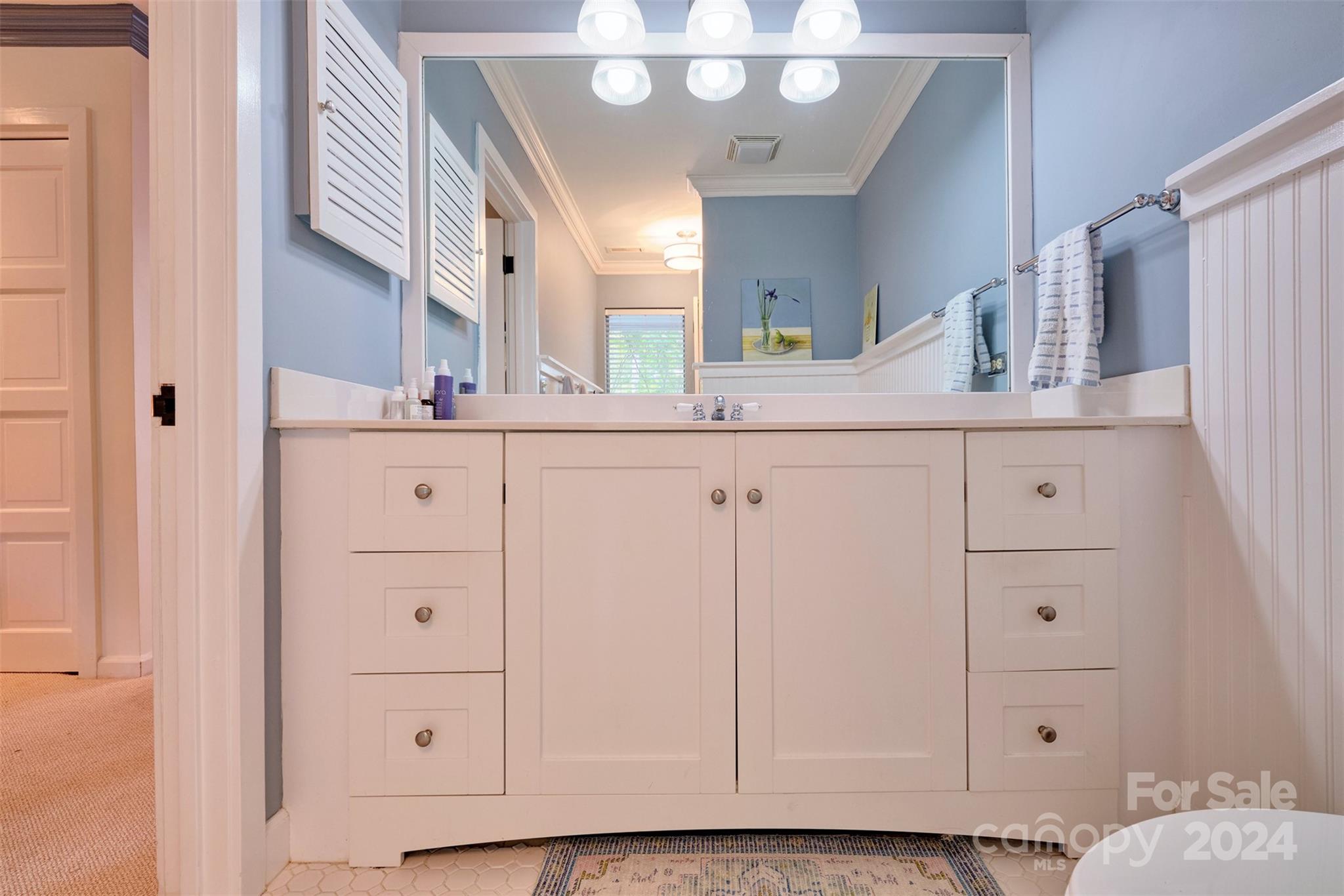 RIVER HILLS - Residential