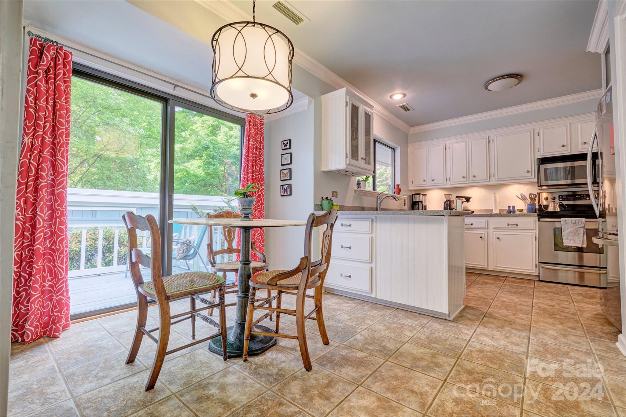 RIVER HILLS - Residential