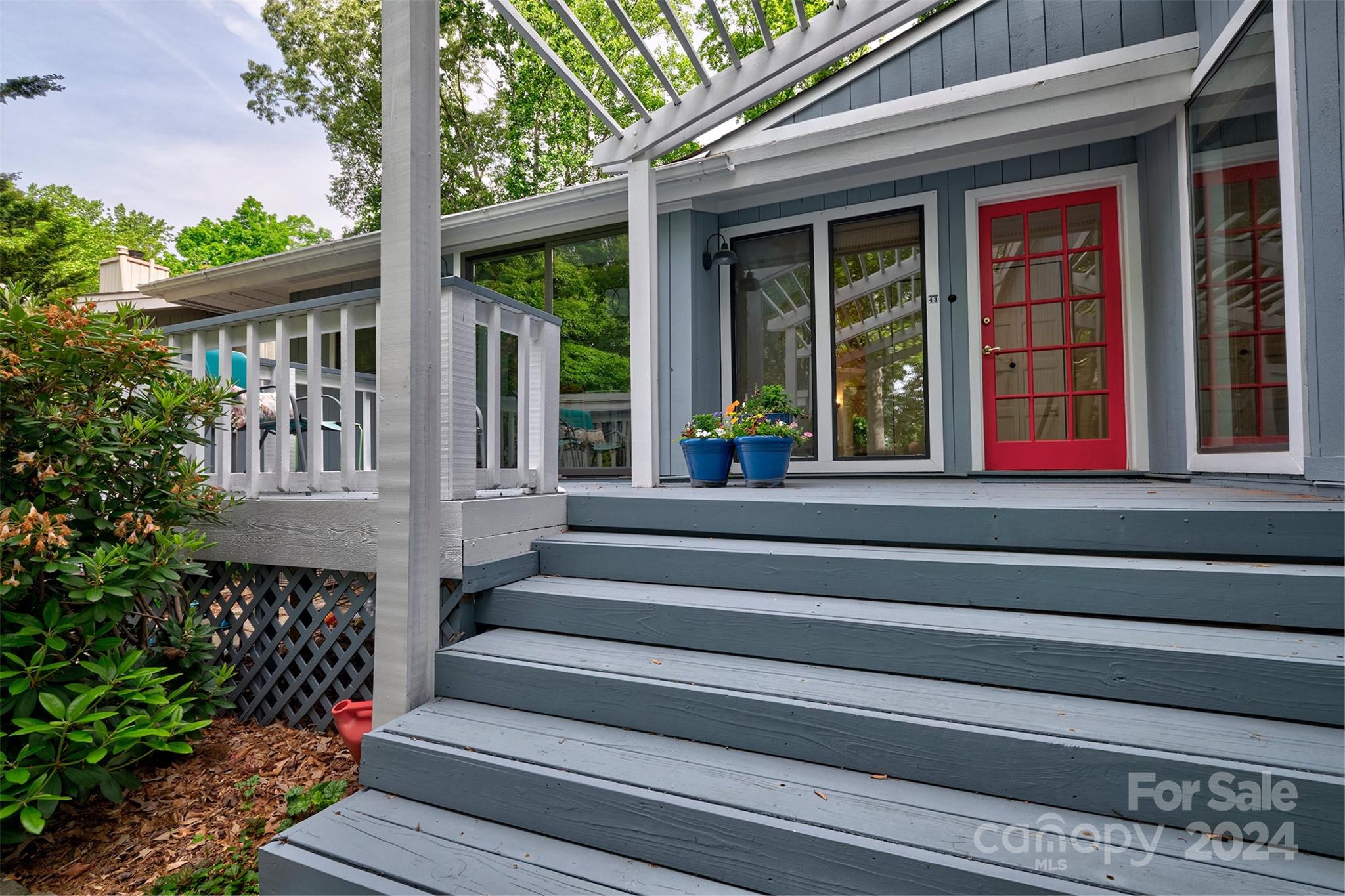 RIVER HILLS - Residential