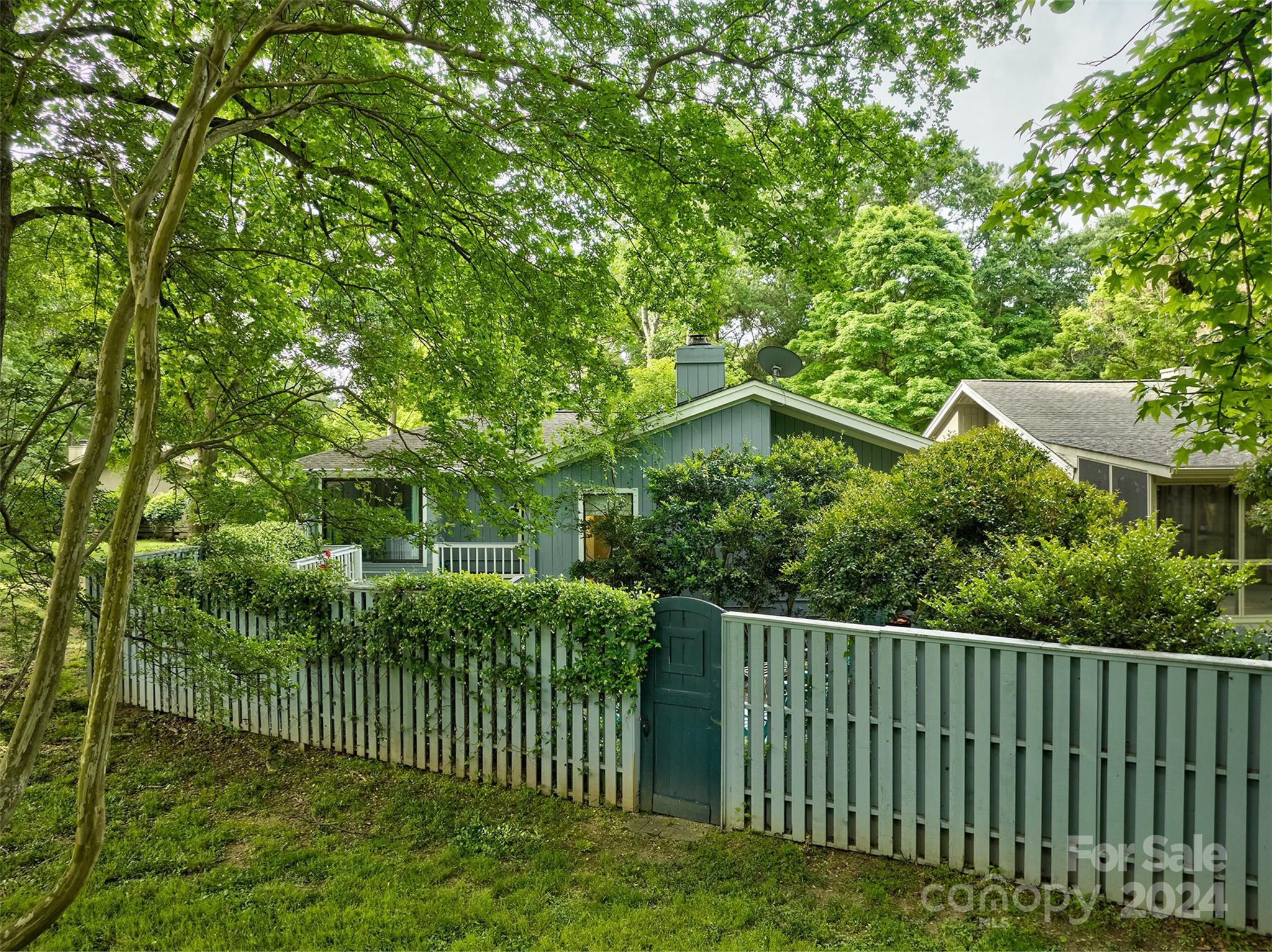 RIVER HILLS - Residential