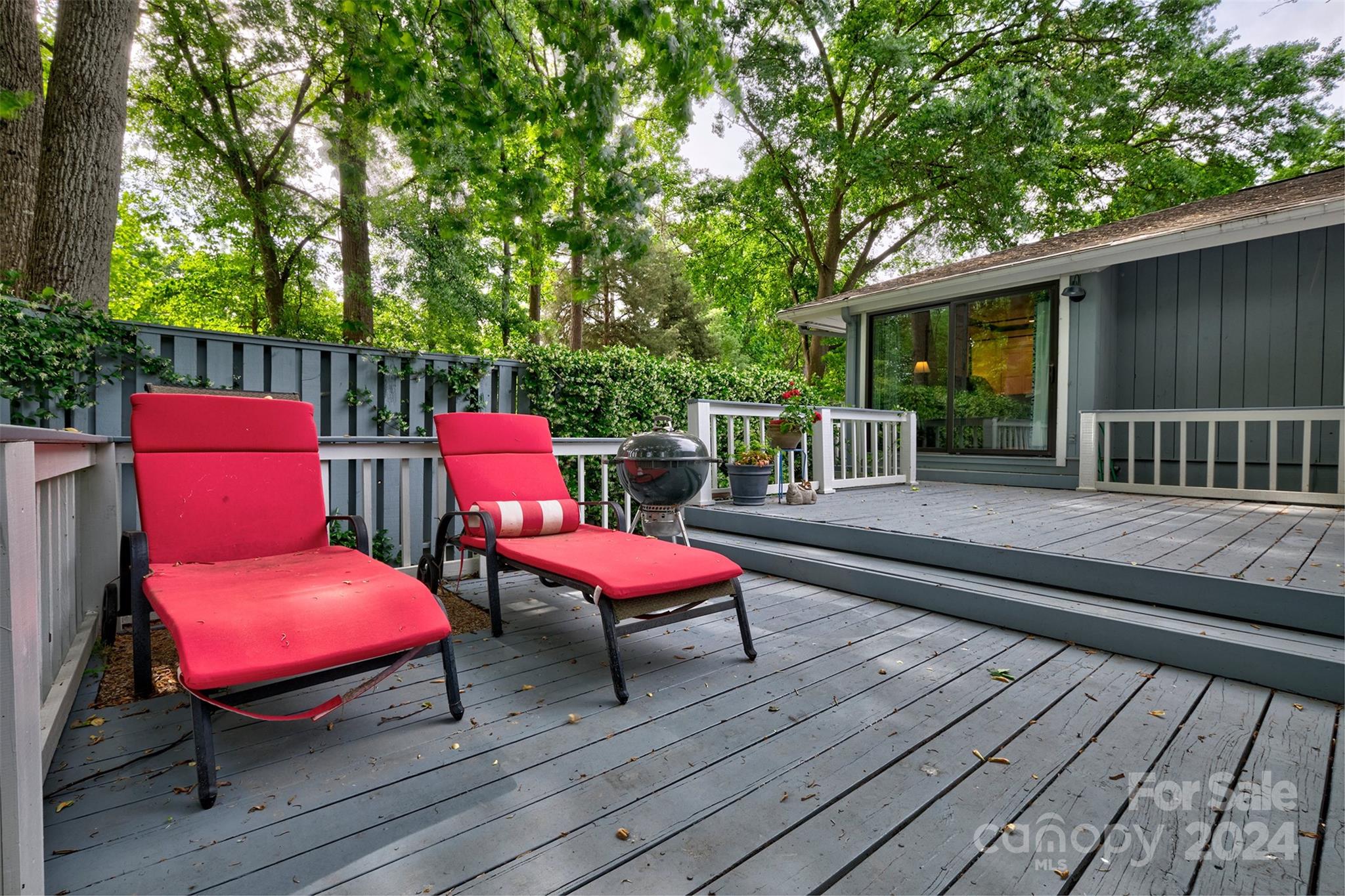 RIVER HILLS - Residential