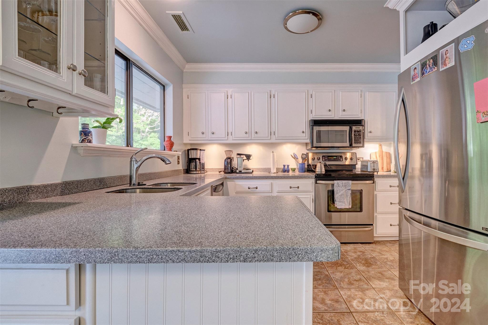 RIVER HILLS - Residential