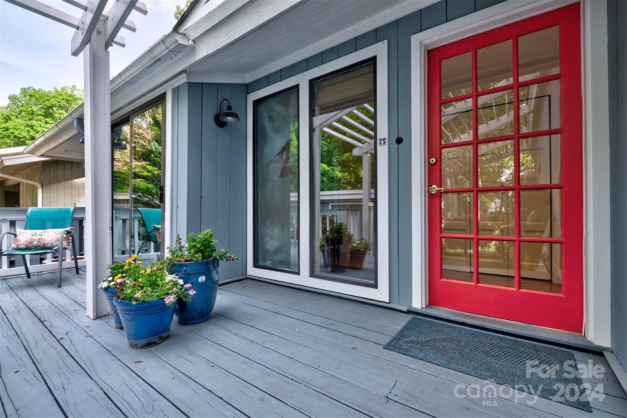 RIVER HILLS - Residential