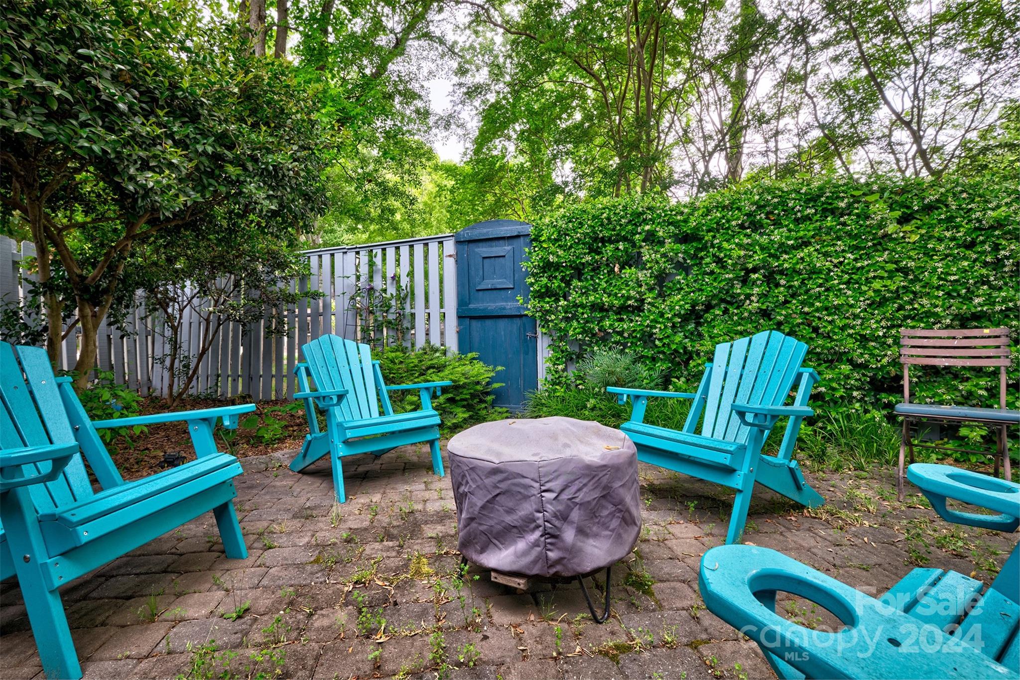 RIVER HILLS - Residential