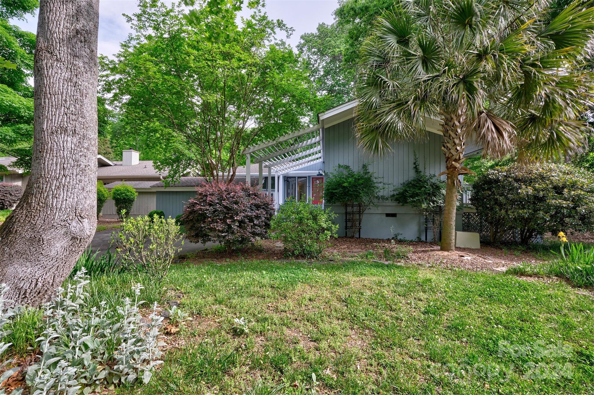 RIVER HILLS - Residential