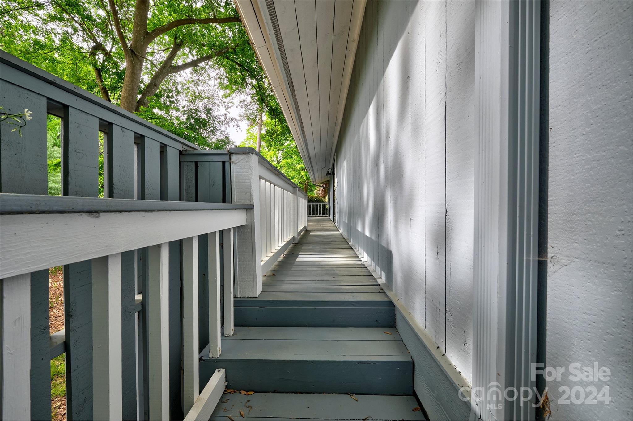 RIVER HILLS - Residential