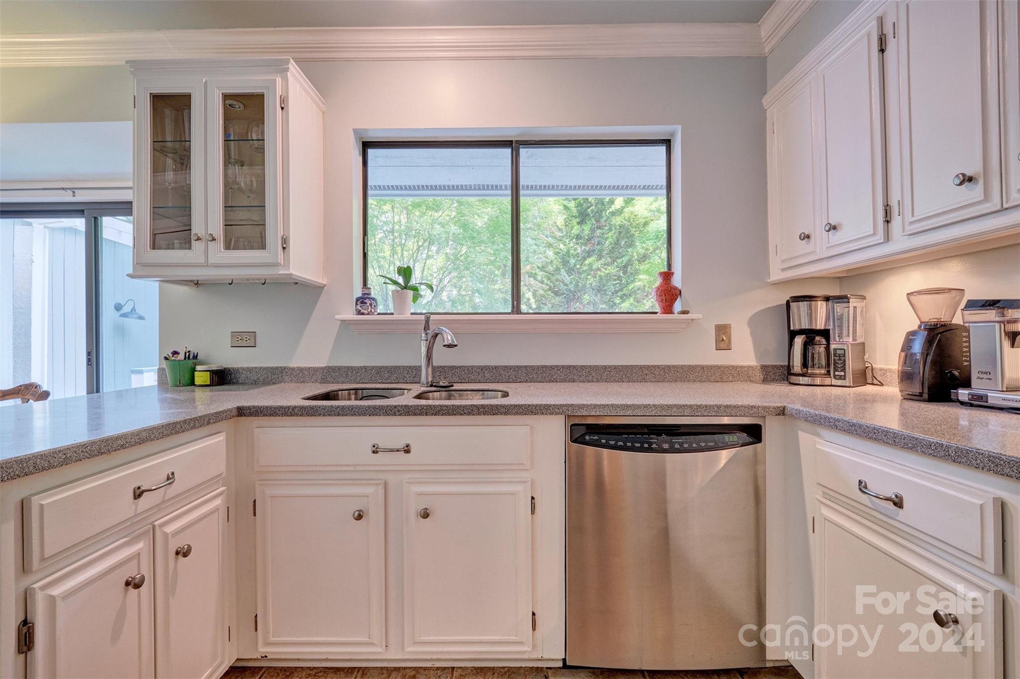 RIVER HILLS - Residential