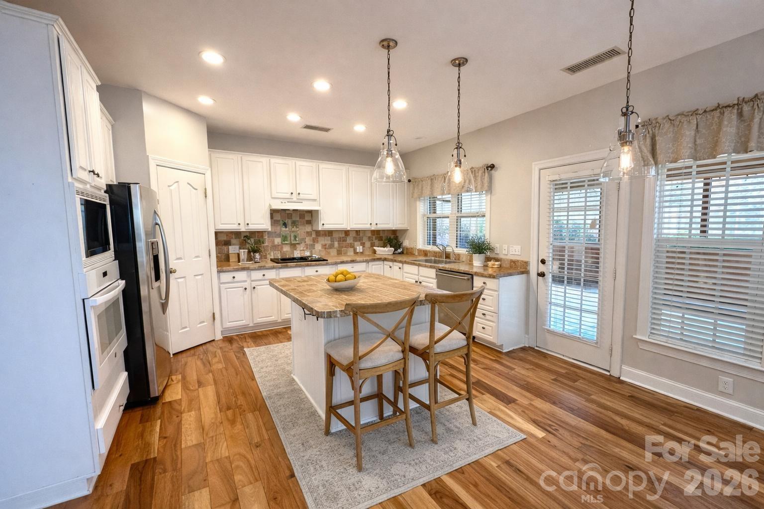 11106 Knight Castle Drive