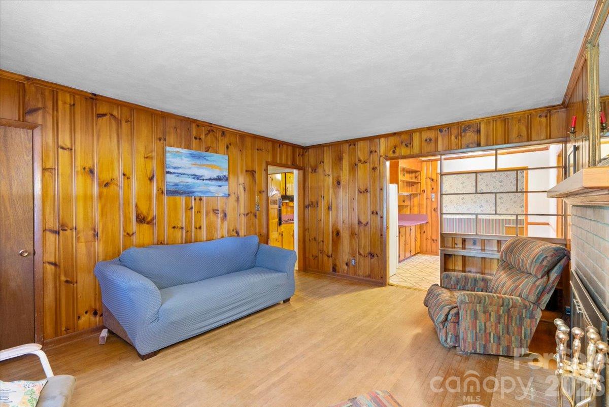 1115 Woodhaven Drive