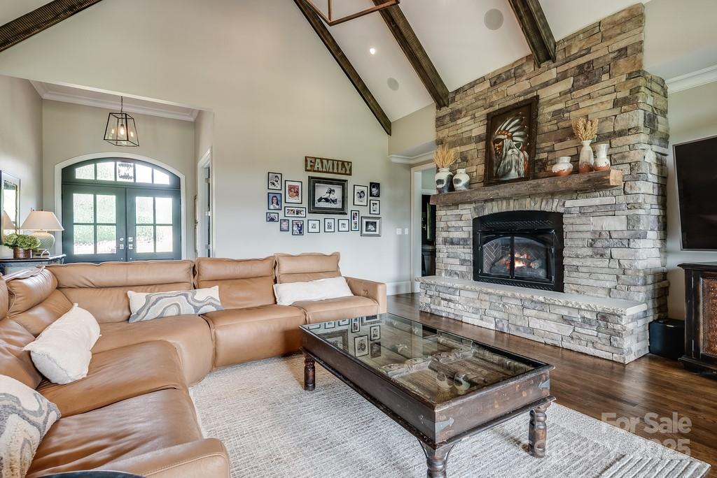 109 Oak Forest Drive