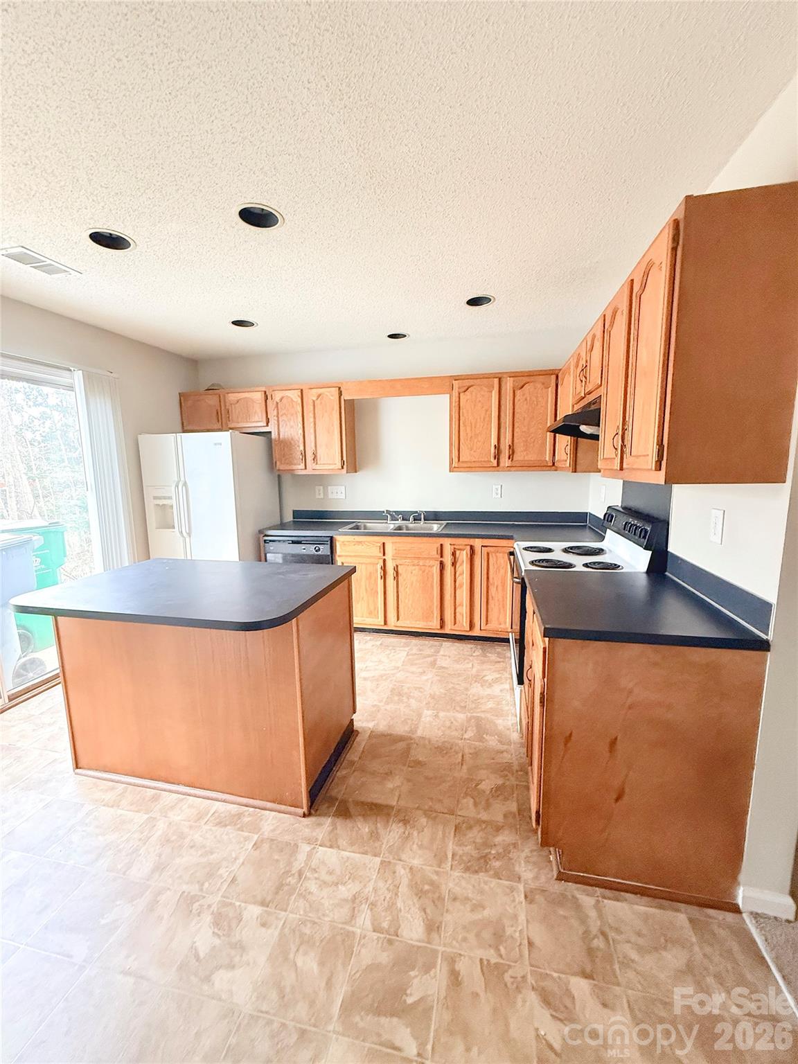 ROSSMORE - Residential