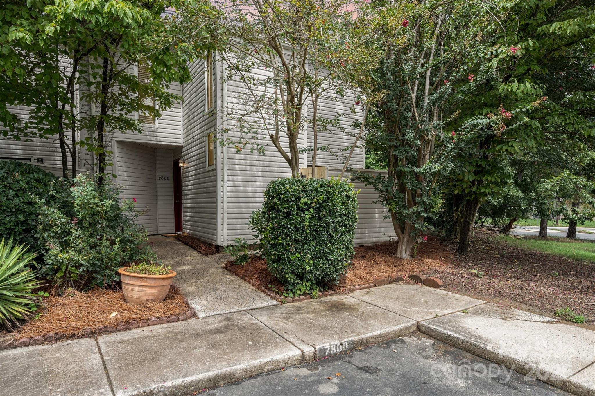 7800 Hummingbird Lane