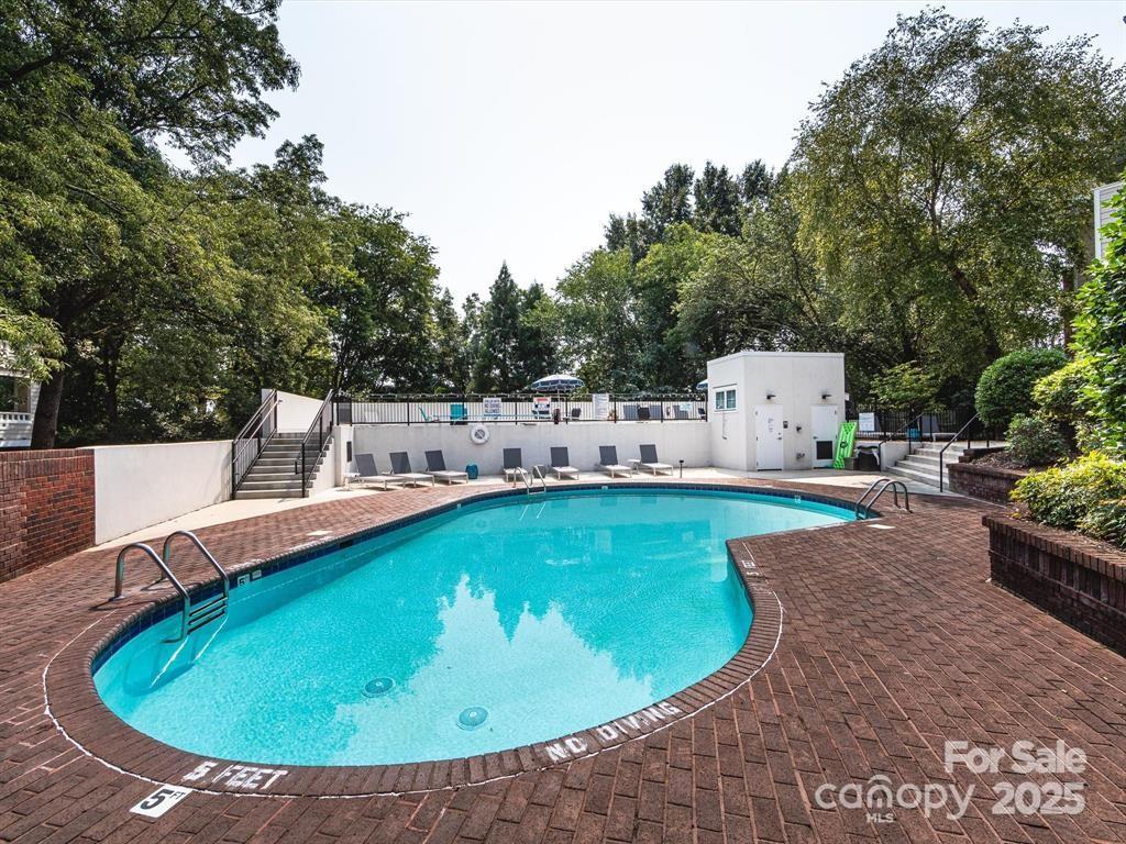 2719 Selwyn Avenue 13