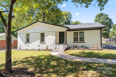 Photo of 5316 Rupert Lane, Charlotte, NC 28215 (MLS # 4311863)