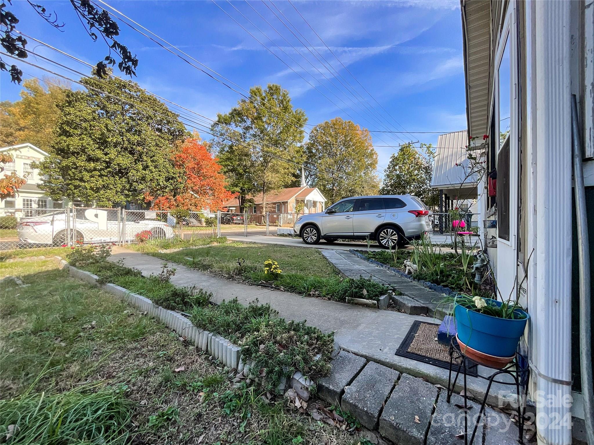 412 E 18th Street
