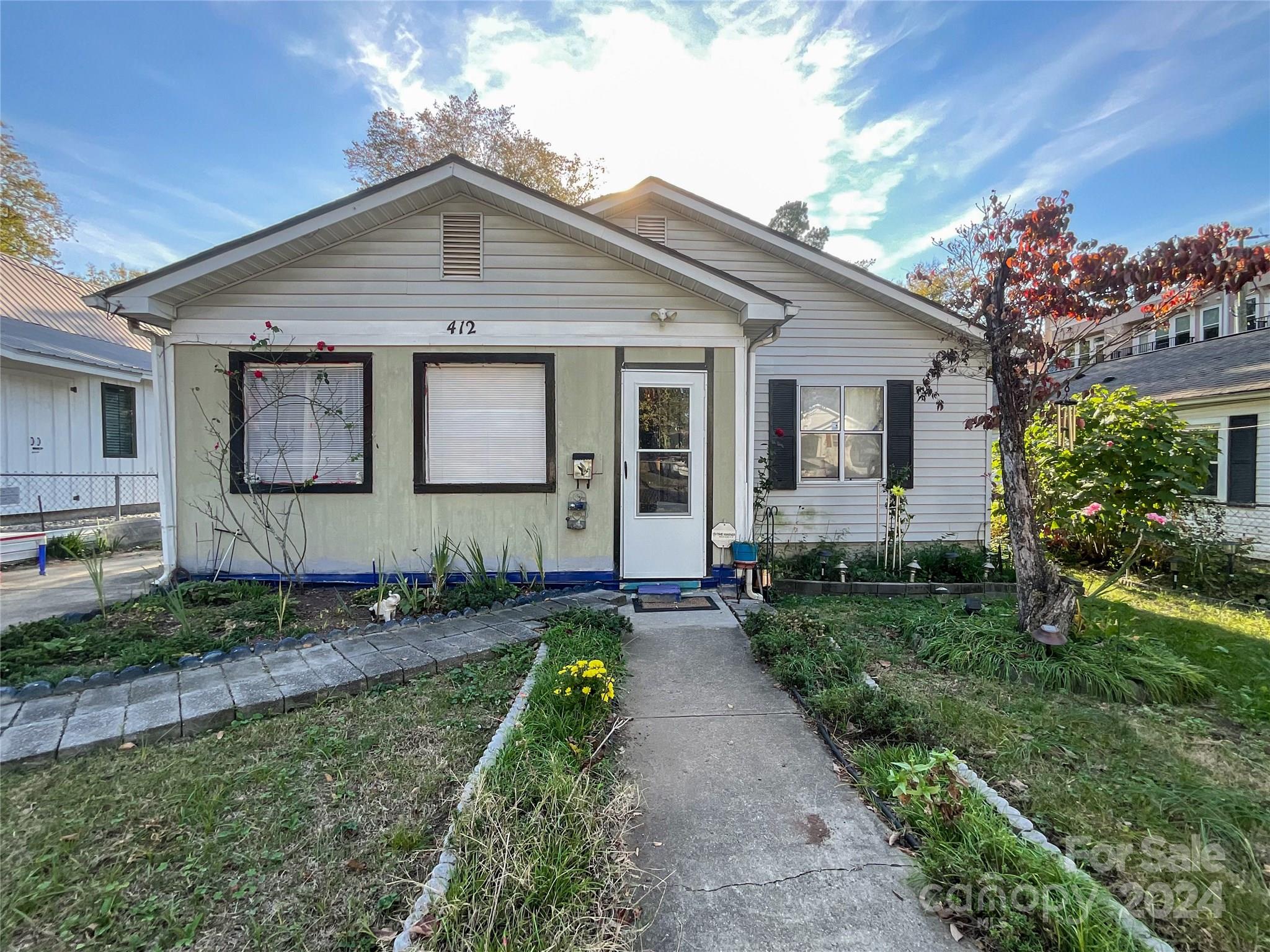 412 E 18th Street
