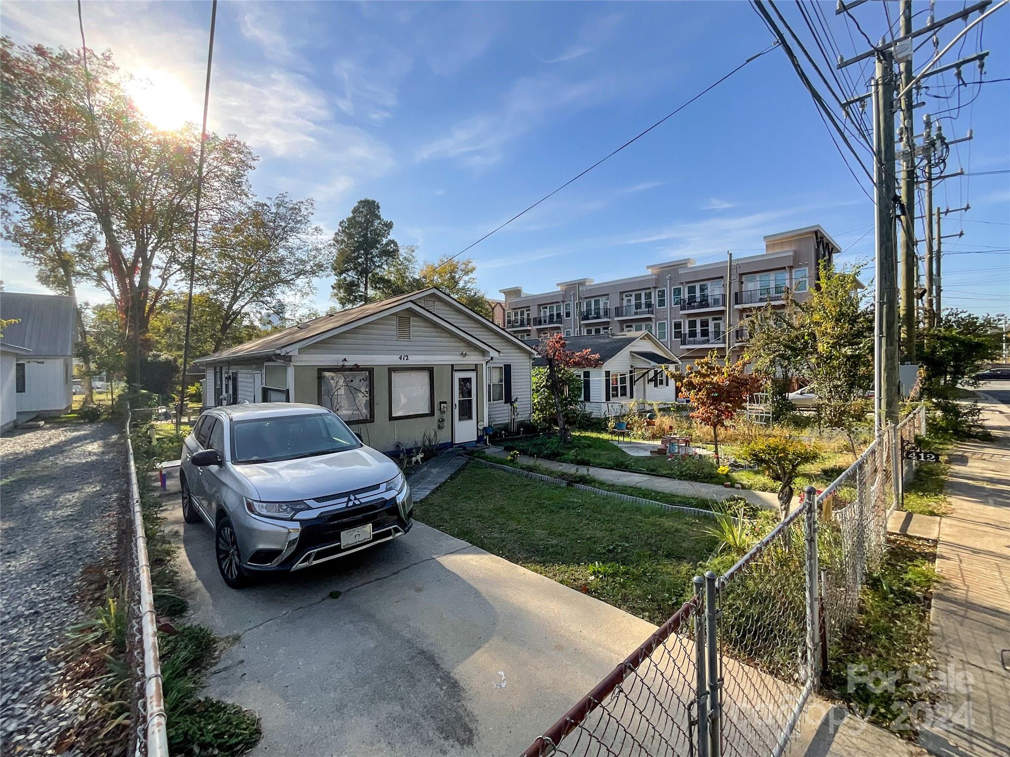 412 E 18th Street