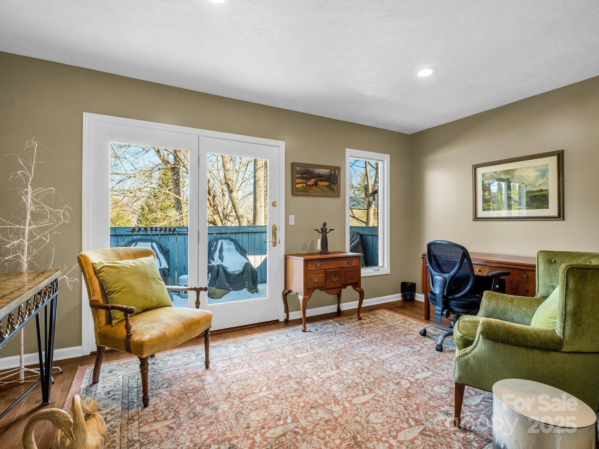 Pine Ridge Condos - Residential